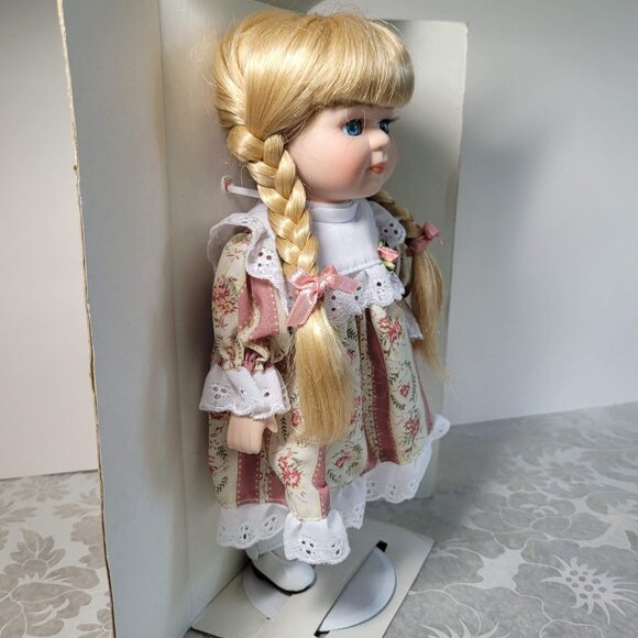 1996 Vintage Collectible Memories Porcelain 11" Doll Cuddle Wit w/Original Box - Picture 4 of 10